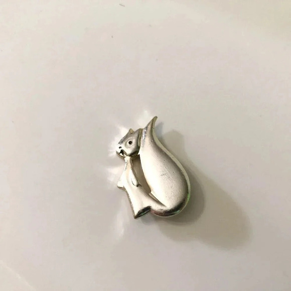 Vintage Squirrel Brooch Pin 1  Inch Tall - Picture 10 of 10